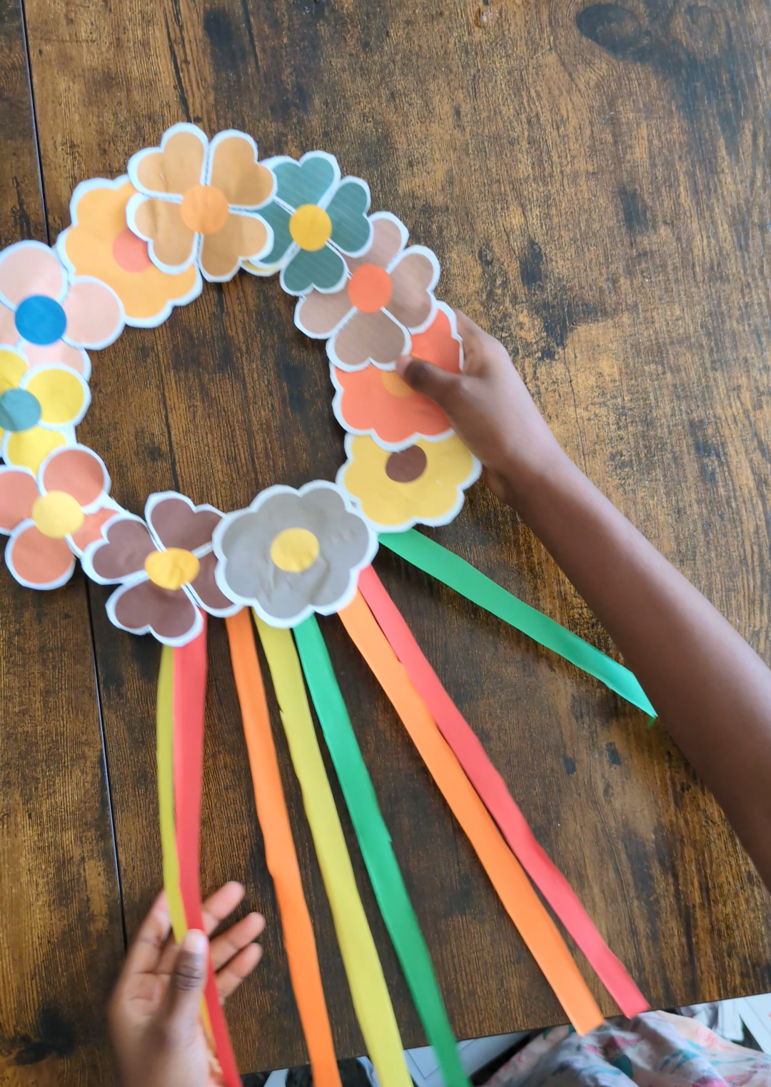 Spring Flower Wreath Craft Printable for Kids | Paper Plate Craft Template (Colour + Black & White) - Image 5